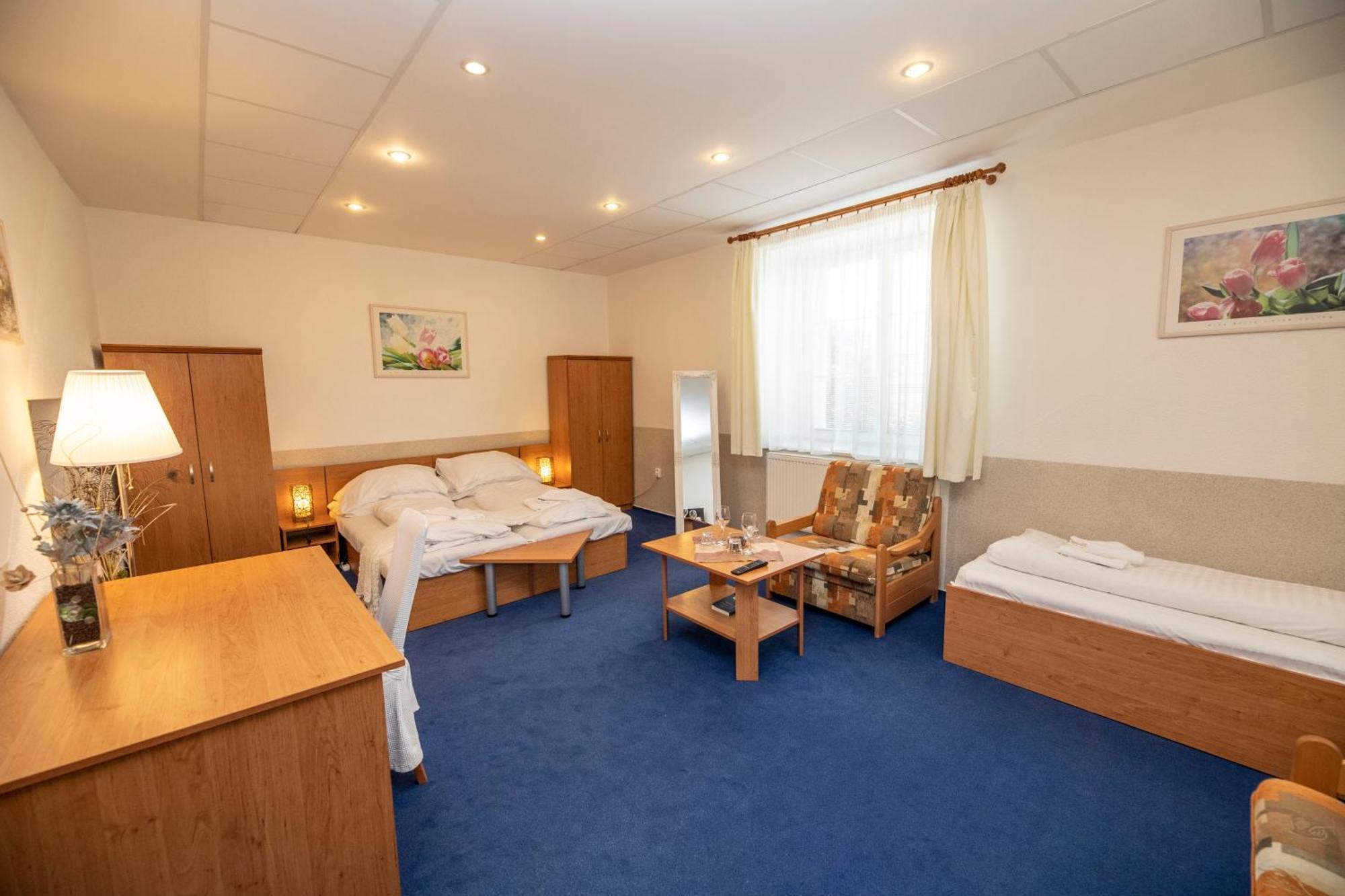 Hotel Allvet Дрновице Экстерьер фото