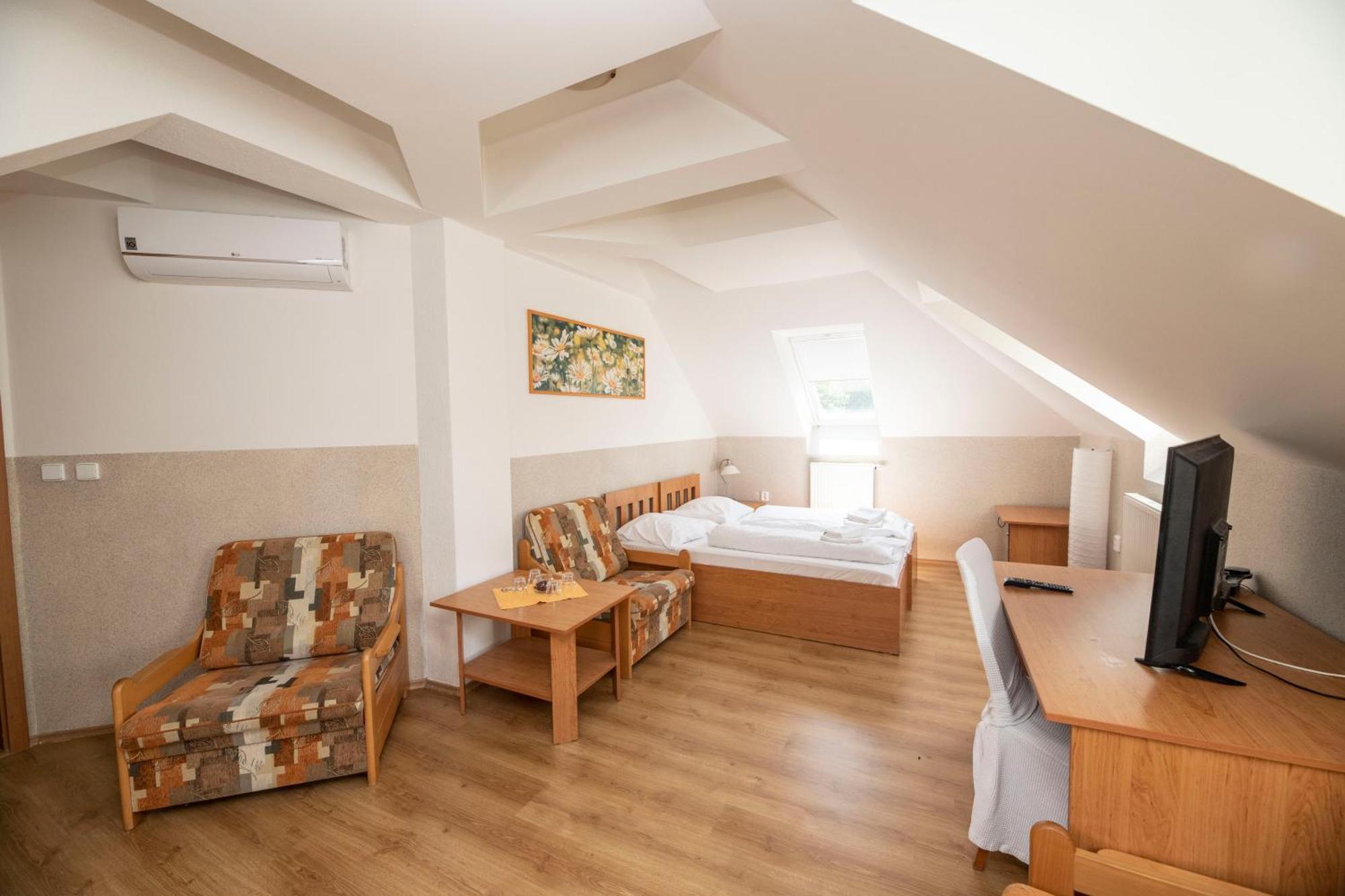 Hotel Allvet Дрновице Экстерьер фото