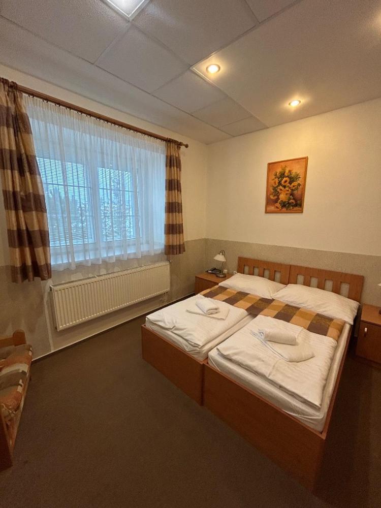 Hotel Allvet Дрновице Экстерьер фото