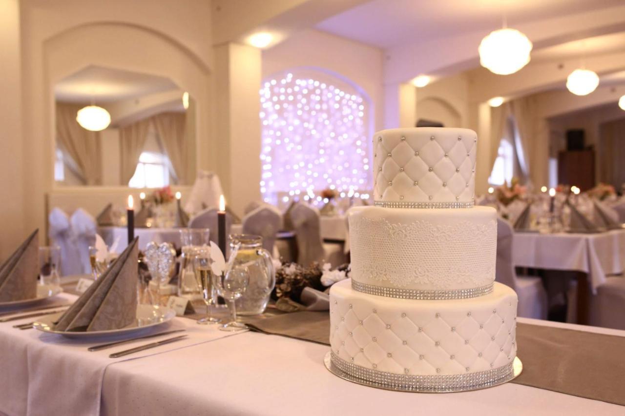 Hotel Allvet Дрновице Экстерьер фото