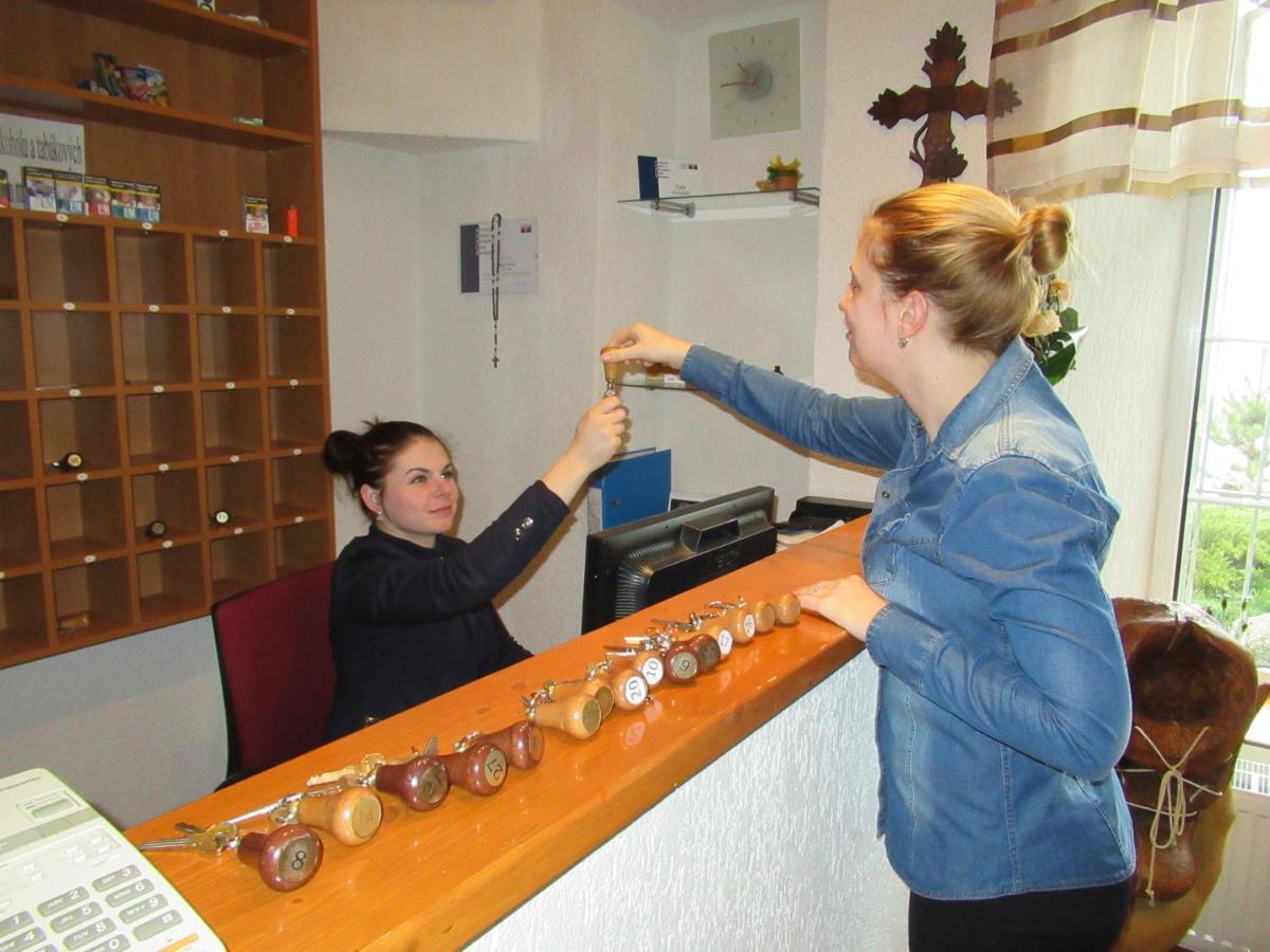 Hotel Allvet Дрновице Экстерьер фото